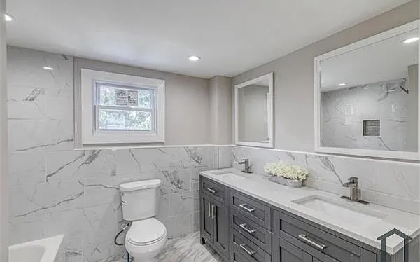 2021 W Oxford St — Photo 16