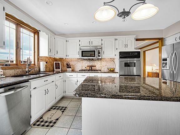 4th image of 10220 Cambridge Dr