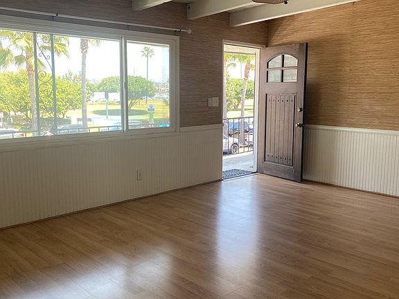 4th image of 1727 Balboa Blvd W