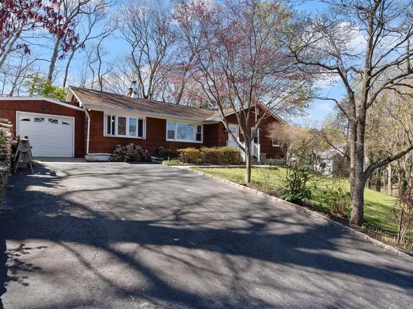 30 Patchogue Road, Sound Beach, NY 11789