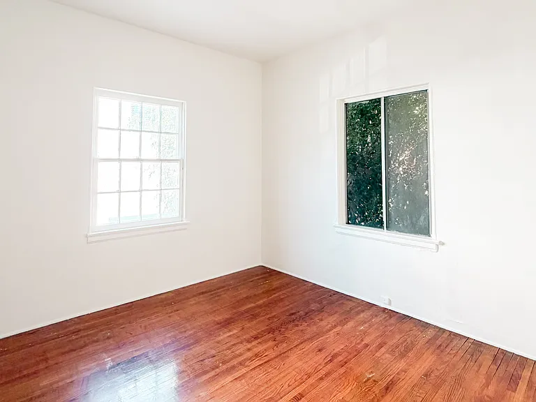 240 N Hoover St — Photo 6