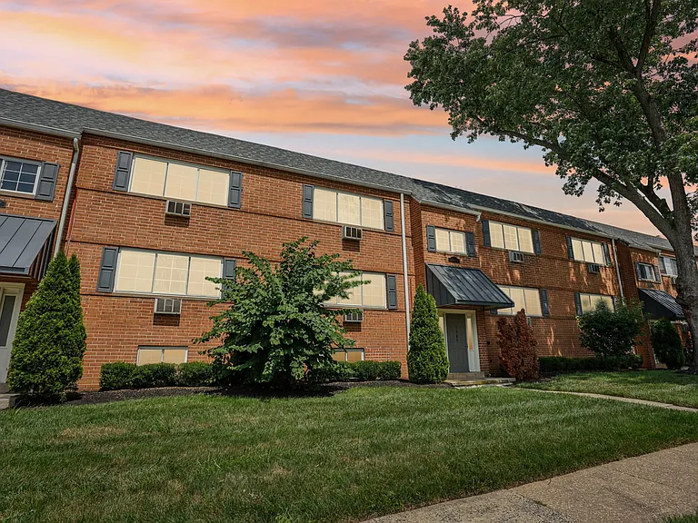 Maple Walk Apartments — Photo 26
