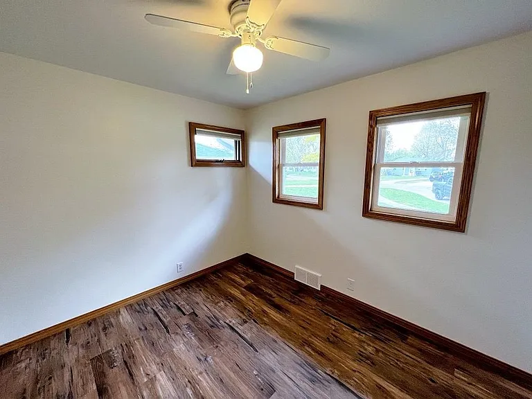 314 Princeton Ct — Photo 9