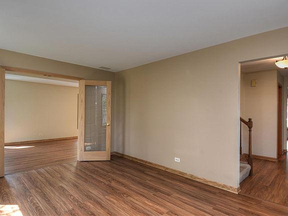 5th image of 406 Basswood Ct