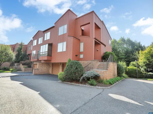 18 Sutton Pl, Englewood, NJ 07631