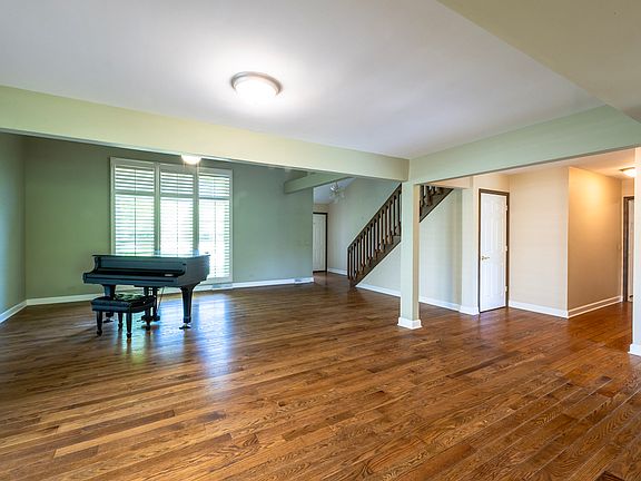 4th image of 833 Huntleigh Dr