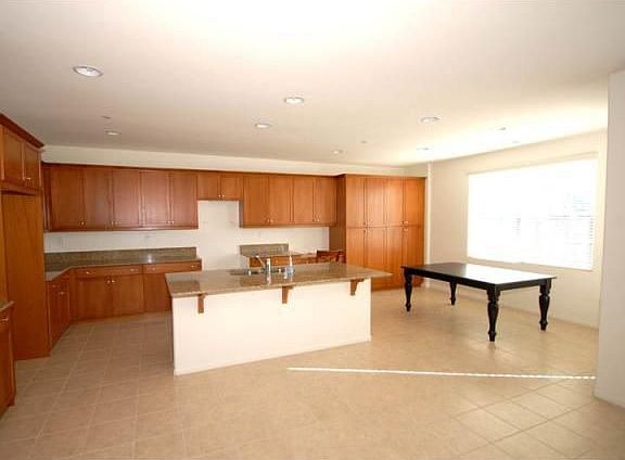5th image of 3249 Beven Dr