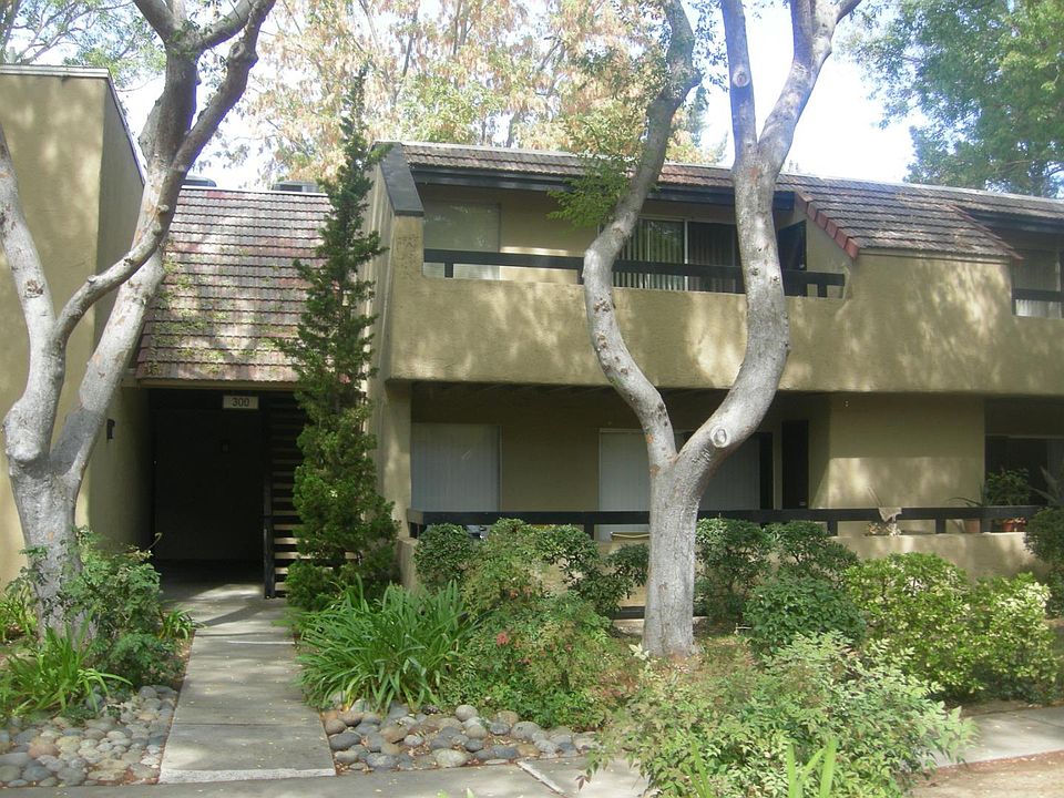 1st image of 310 Tradewinds Dr APT 4