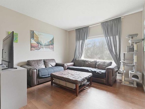 2nd image of 58 N Evansridge Cres NW