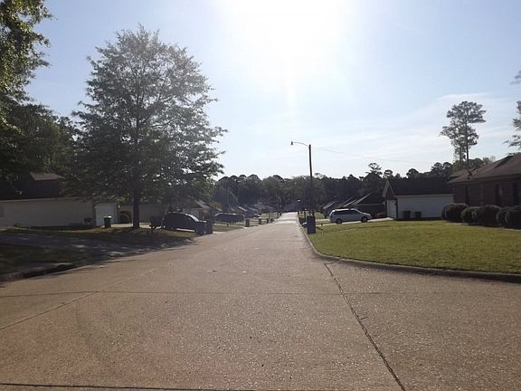 4th image of 8211 Oxford Valley Dr