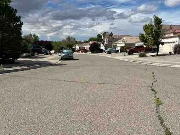 Exterior Neighborhood (street photo)