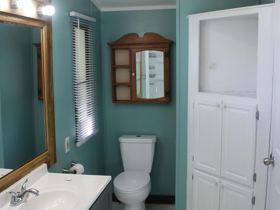 19th image of 576 Jessica St SE
