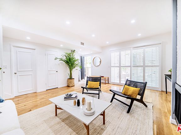5th image of 4729 La Villa Mari Unit D