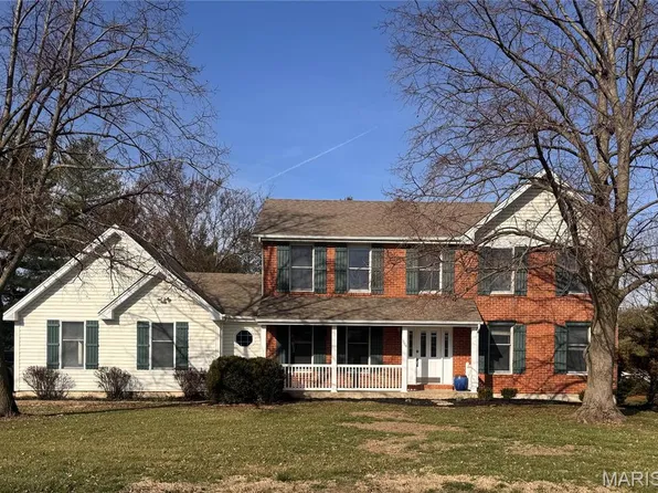 1104 S Charlemagne Dr, Lake Saint Louis, MO 63367