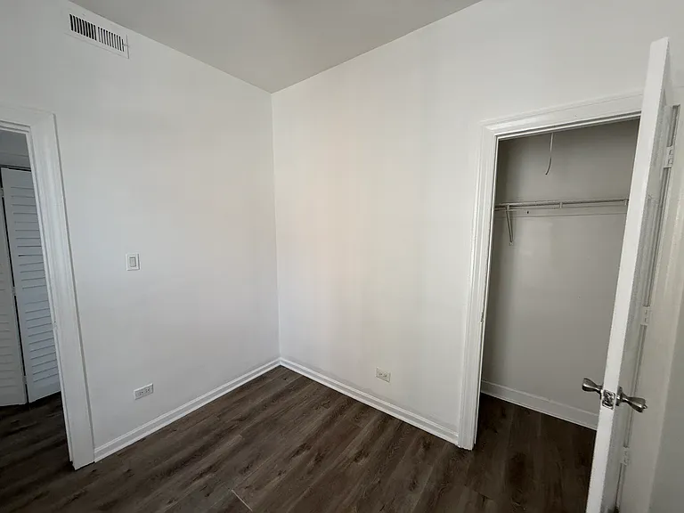 1033 S Oakley Blvd #1-R — Photo 6