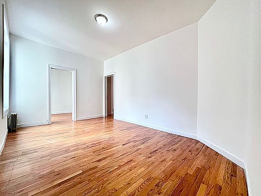 5th image of 110 Convent Ave APT 18