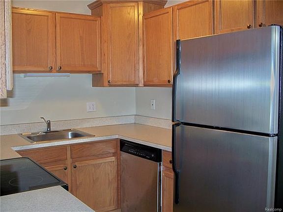5th image of 2440 Parmenter Blvd APT 109