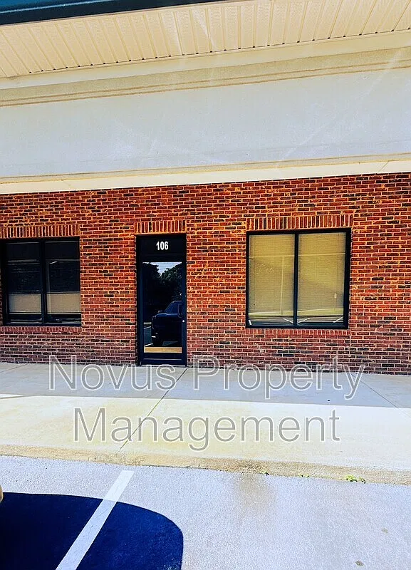 Studio, 2300 sqft, $2,012 — Photo 4