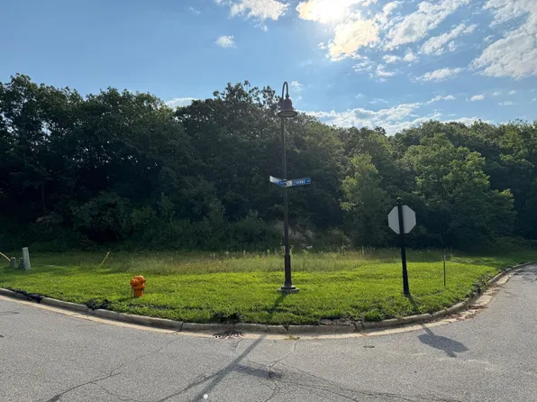 39 Levanno Dr, Crown Point, IN 46307