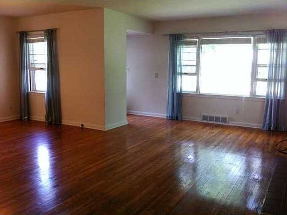 2nd image of 5644 N Oxford St