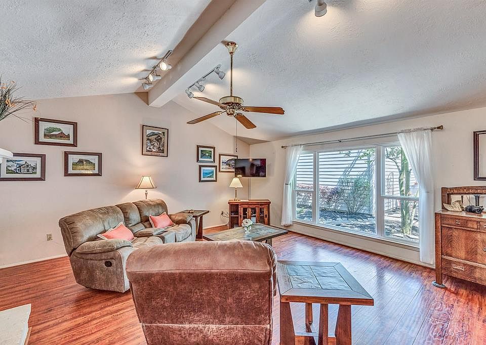 1st image of 16202 Bougainvilla Ln
