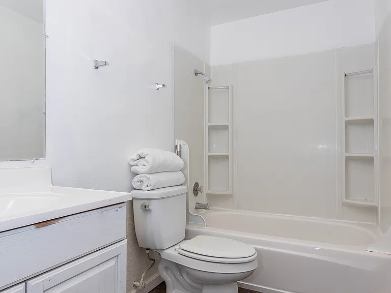2406 N St NE #D — Photo 13