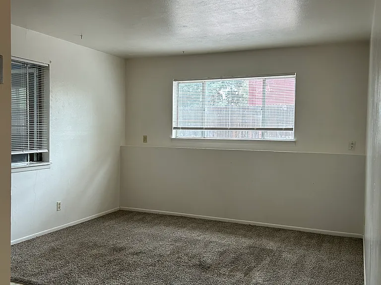 1101 Cree Dr #1 — Photo 7