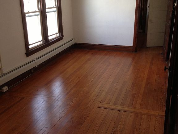 4th image of 909 N Cayuga St #10816343