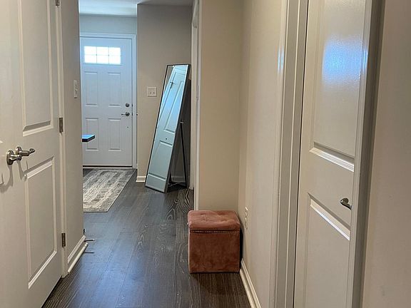 Garage room entrance hallway/ store room on the right.