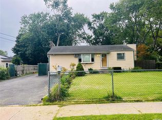 159 Merrill St, Brentwood, NY 11717