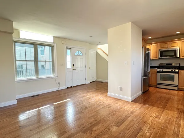 20 Gilkey Ct Unit 20, Watertown, MA 02472
