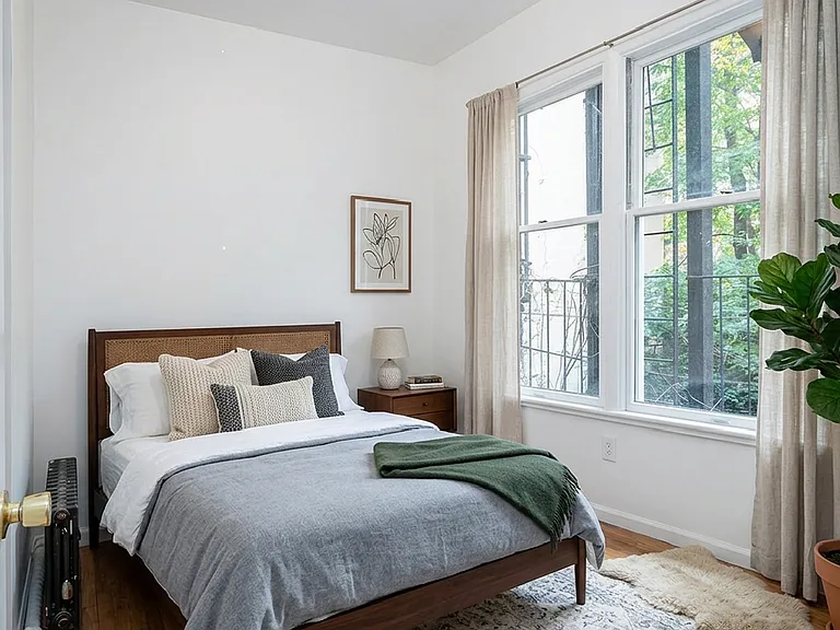 222 W 16th St #1S — Photo 4