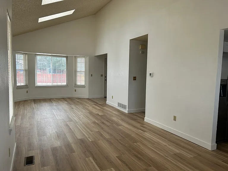 4187 Zurich Dr — Photo 2