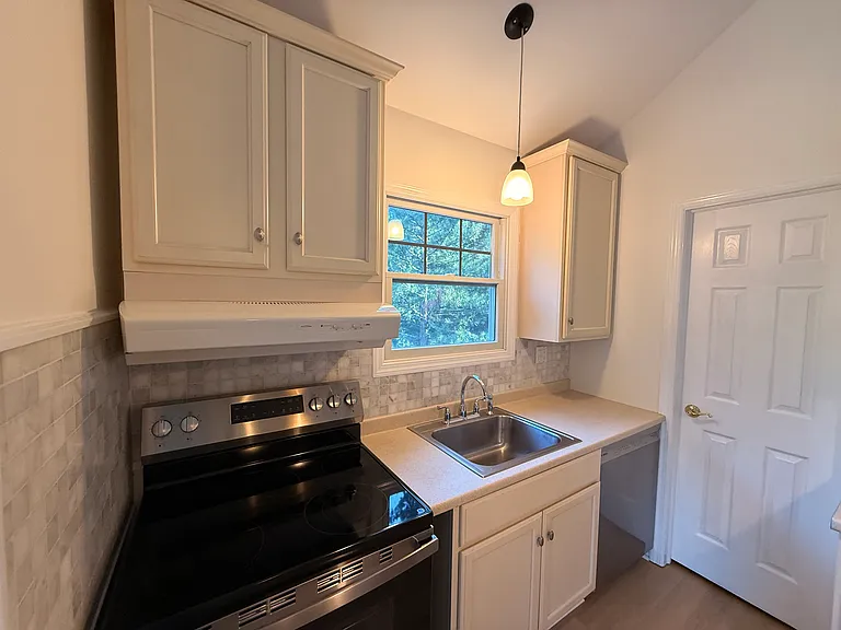 22 William Penn Dr #UPSTAIRS — Photo 11