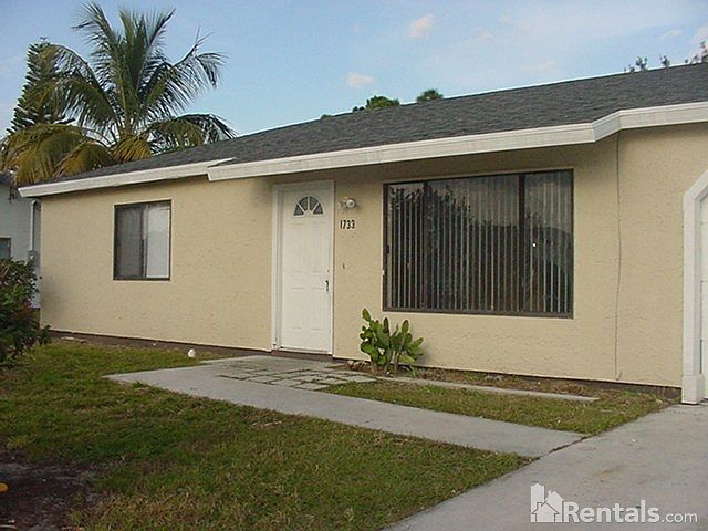 1st image of 1733 SE Aires Ln