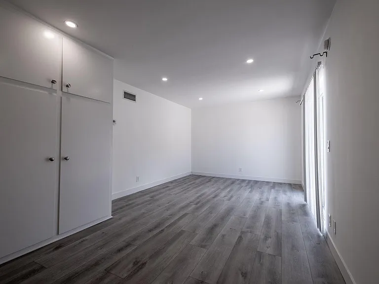 340 N Palm Dr #7 — Photo 15