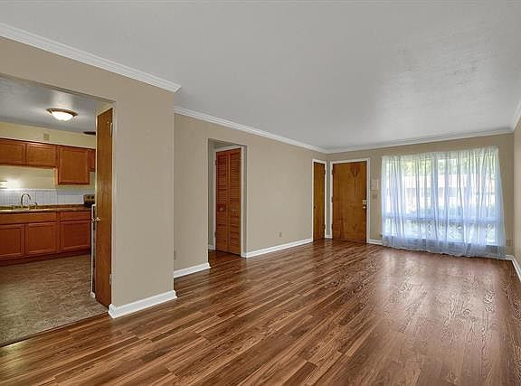 3rd image of 250 Royce Dr