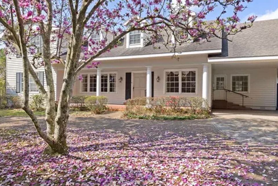 1st image of 206 Beverly Dr