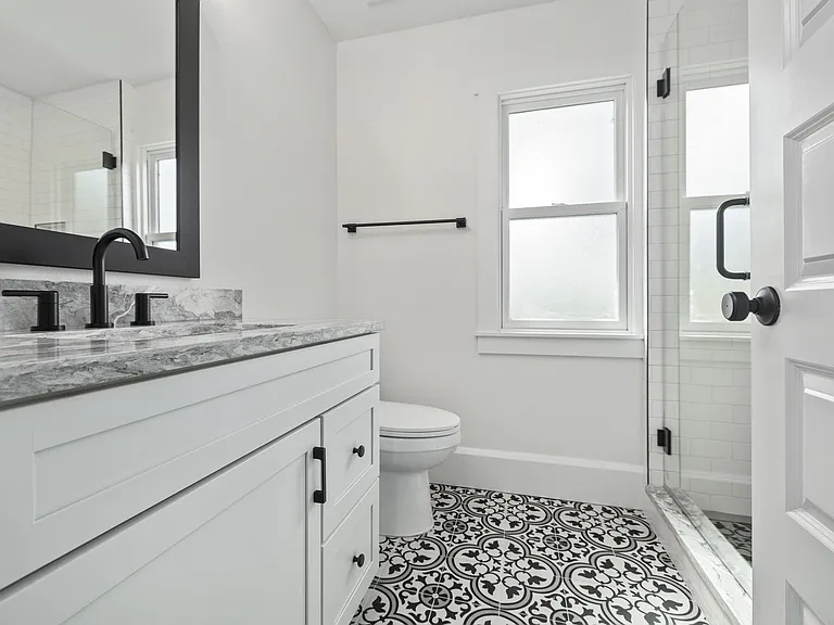 905 E Saint Clair St — Photo 18