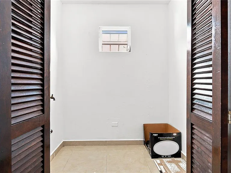 413 Edificio Gaither Plz #3A — Photo 9