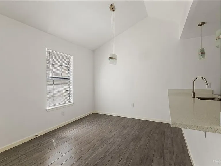 901 Galveston Ave #C — Photo 8