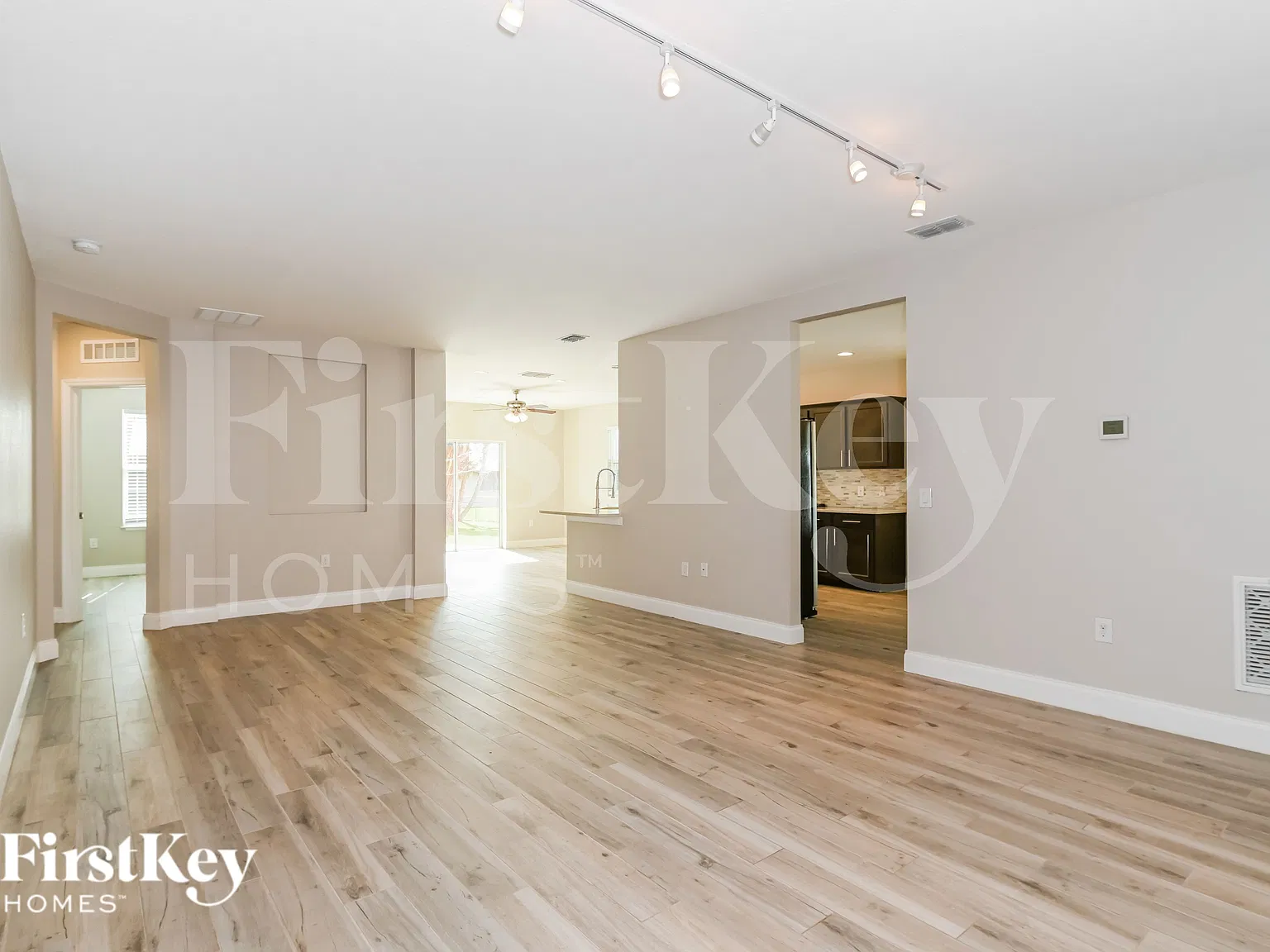 4 bed, 2.0 bath, 1877 sqft, $2,065 — Photo 4
