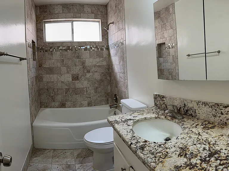 942 N Gardner St #102 — Photo 7