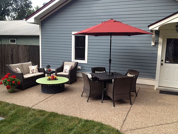 Patio/Seating Area