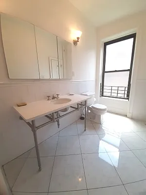 Rented by Corcoran | media 27