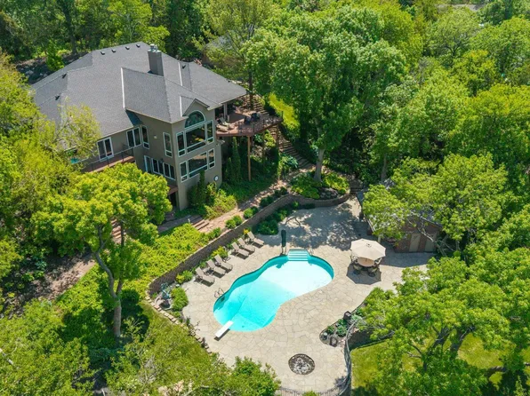 21509 Ridgewood Rd, Elkhorn, NE 68022