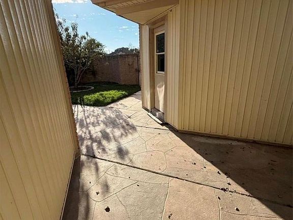 3rd image of 4027 Summit Valley Dr