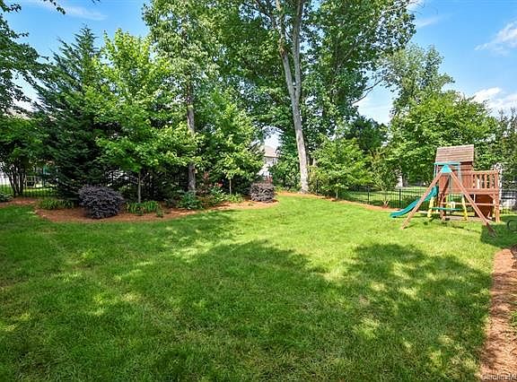 3rd image of 3018 Artisan Hill Dr