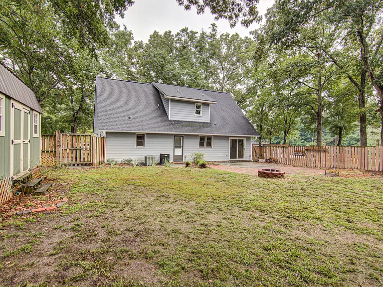 2315 Treetop Ln — Photo 35
