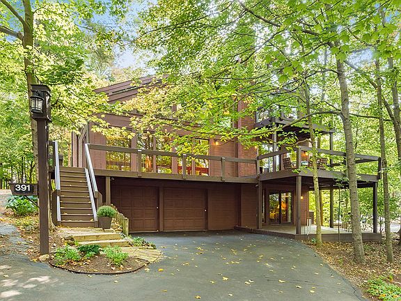 3rd image of 391 Birchwood Ln